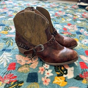 Sterling River Cow fur and leather Boots